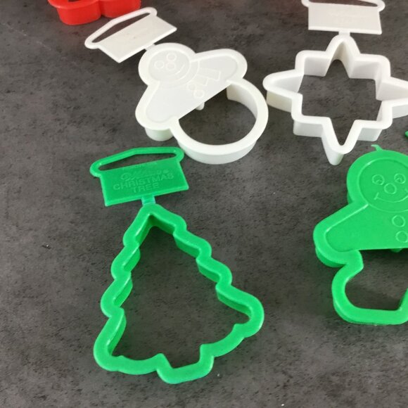 Wilton Mini Christmas Cookie Cutters Set Of 7 Plastic Shapes Bear Santa Tree Sno - Picture 2 of 10